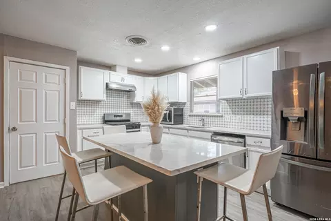 6010 Hillje St, San Antonio, TX 78223