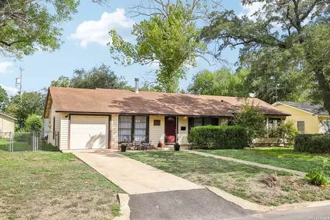 960 Sowell St, Seguin, TX 78155