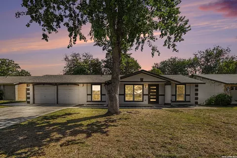 8426 Glen Ct, San Antonio, TX 78239