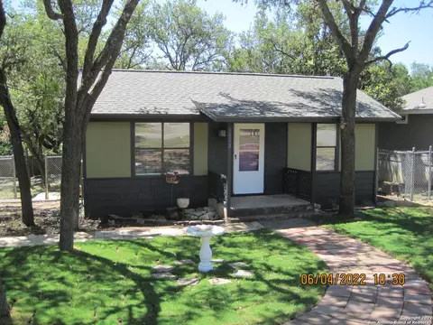 1112 Eastview Dr, Canyon Lake, TX 78133