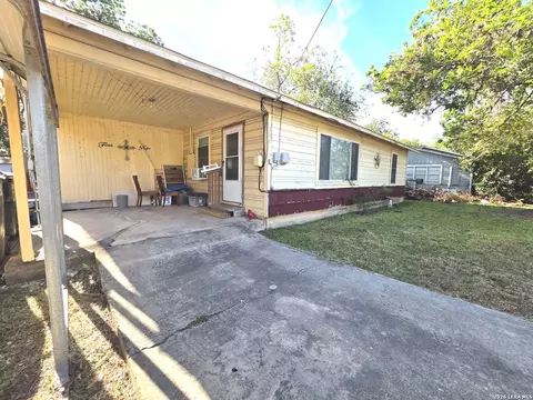 308 Linda Dr, San Marcos, TX 78666