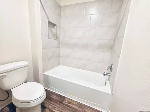 Bath - 15015 Harbor Lndg, Von Ormy, TX 78073 photo 2 of 4