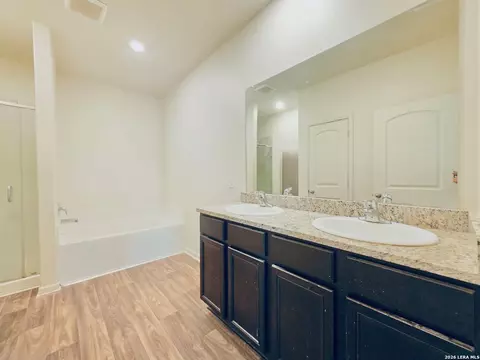 Bath - 15015 Harbor Lndg, Von Ormy, TX 78073 photo 3 of 4