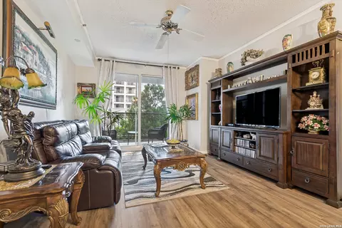 1 Towers Park Ln #213, San Antonio, TX 78209