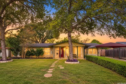 311 Waring Dr, San Antonio, TX 78216