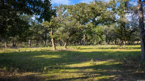 109 County Road 436, Stockdale, TX 78160