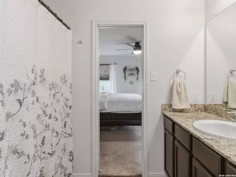 Bath - 15206 Walcott Rdg, Von Ormy, TX 78073 photo 2 of 2