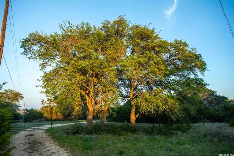 225 NW Lost Man Rd, Mountain Home, TX 78058