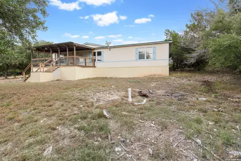 140 Lake Terrace Dr, Lakehills, TX 78063
