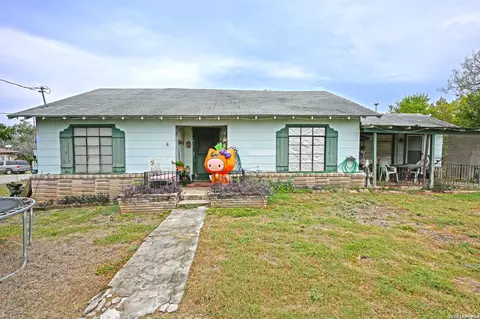 411 S Live Oak Ave, New Braunfels, TX 78130