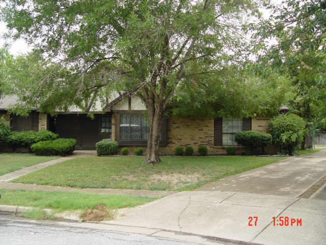 112 E Denton Dr, Euless, TX 76039 photo 1
