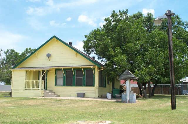 207 S Hickory, Malone, TX 76660 photo 1