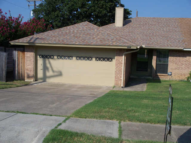 901 Eunice St, Hurst, TX 76053 photo 1