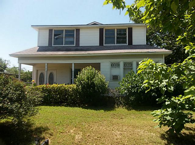 312 E Pace St E, Frost, TX 76641 photo 1