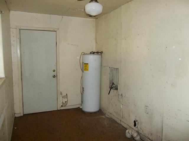 312 E Pace St E, Frost, TX 76641 photo 4