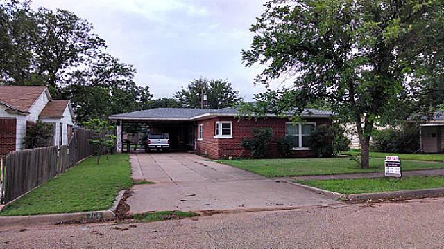 706 E Burnside St, Rotan, TX 79546 photo 1