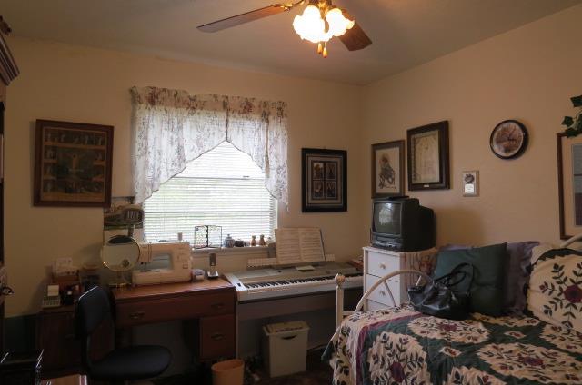 1215 Briarwood Dr, Cleburne, TX 76033 photo 3