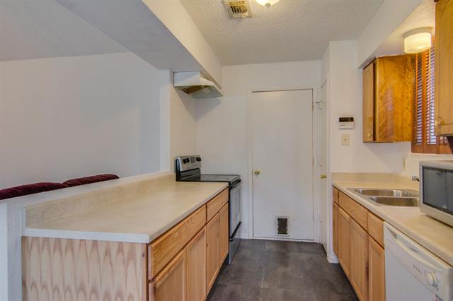 6504 Patsy Ln, Watauga, TX 76148 photo 3