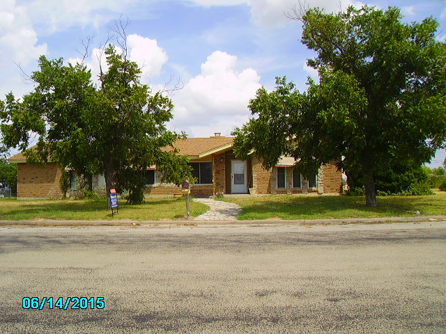 1204 Haven Dr, Comanche, TX 76442 photo 1
