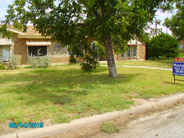 1204 Haven Dr, Comanche, TX 76442 photo 4