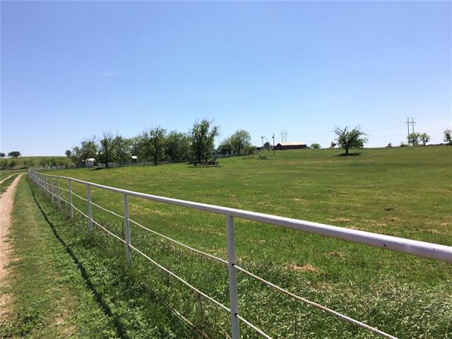 808 E Summit Ave, Comanche, TX 76442 photo 4