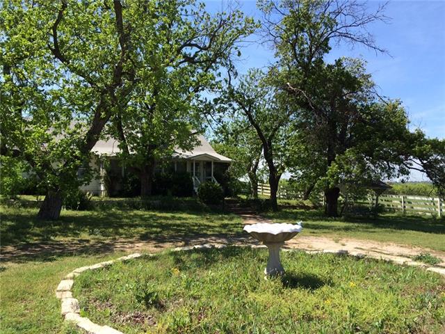 808 E Summit Ave, Comanche, TX 76442 photo 1