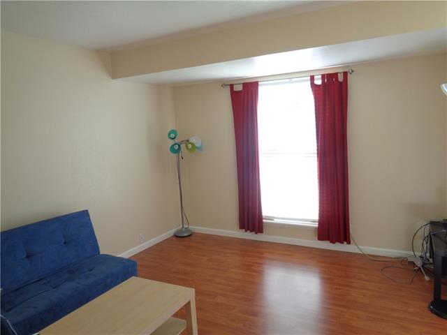 1301 Glenn Dr, Euless, TX 76039 photo 3