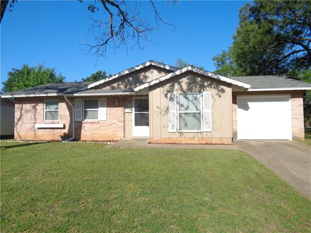 1301 Glenn Dr, Euless, TX 76039 photo 1