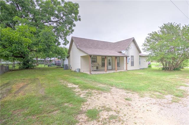 208 E 5th St, Tolar, TX 76476 photo 3