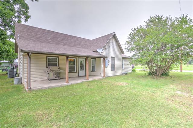 208 E 5th St, Tolar, TX 76476 photo 1