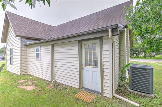 208 E 5th St, Tolar, TX 76476 photo 27