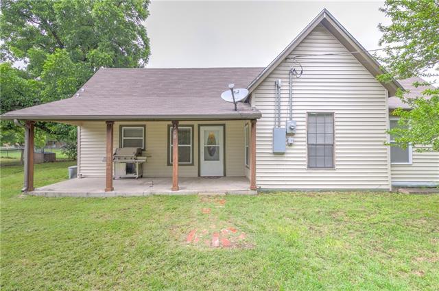 208 E 5th St, Tolar, TX 76476 photo 2