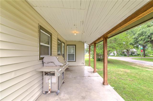 208 E 5th St, Tolar, TX 76476 photo 5