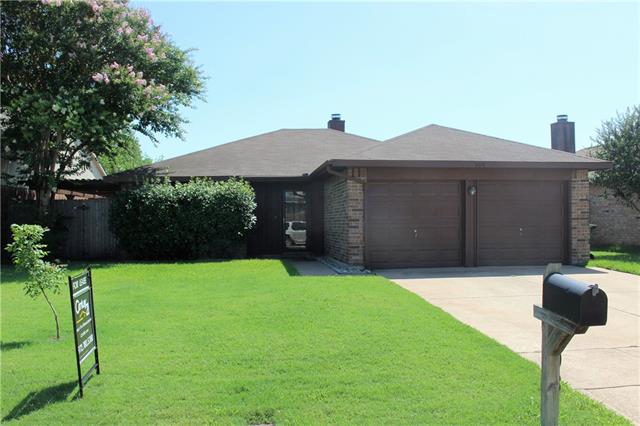 308 Hemlock Dr, Arlington, TX 76018 photo 1