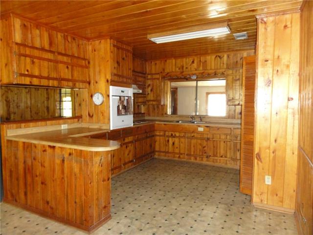 910 E Letava Dr, Mabank, TX 75147 photo 2