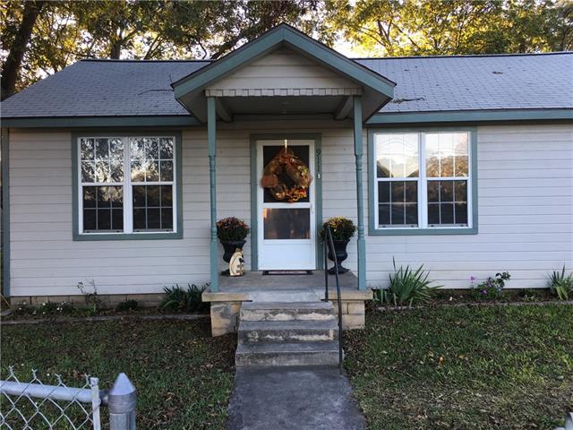 911 N Austin St, Comanche, TX 76442 photo 2