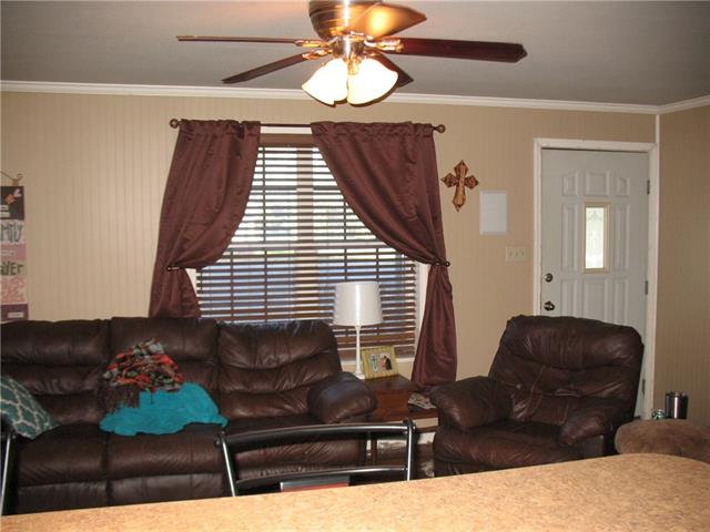 911 N Austin St, Comanche, TX 76442 photo 4