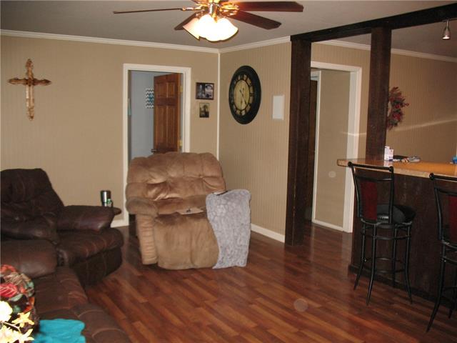 911 N Austin St, Comanche, TX 76442 photo 3