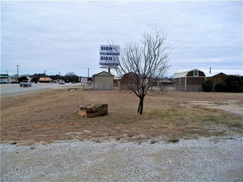 1002 E Hall St, Bangs, TX 76823 photo 5