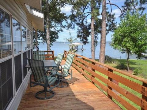 1104 Royal Way, Tool, TX 75143 photo 3