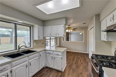 509 Hilton Dr, Euless, TX 76040 photo 8