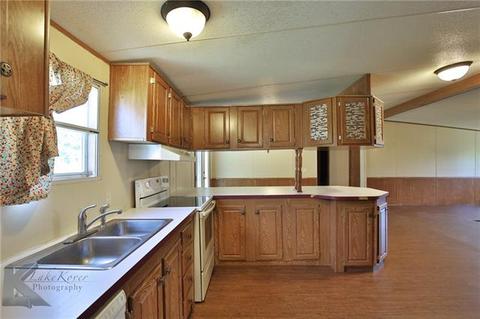 413 Munson Dr, Clyde, TX 79510 photo 4
