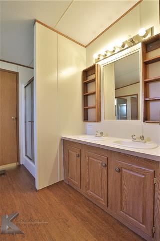 413 Munson Dr, Clyde, TX 79510 photo 9