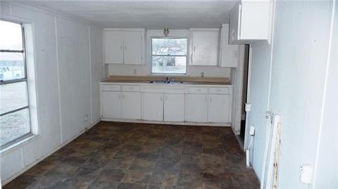 207 Robin St, Ector, TX 75439 photo 11