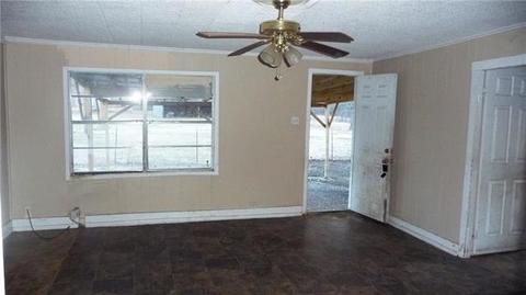 207 Robin St, Ector, TX 75439 photo 9