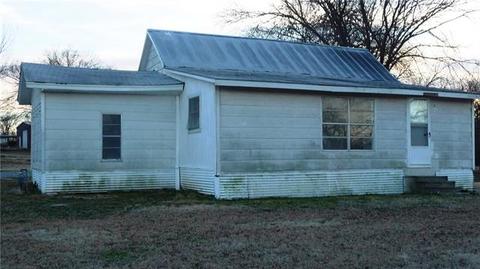 207 Robin St, Ector, TX 75439 photo 5