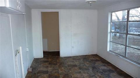 207 Robin St, Ector, TX 75439 photo 10