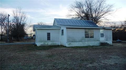 207 Robin St, Ector, TX 75439 photo 6