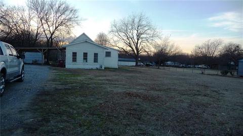 207 Robin St, Ector, TX 75439 photo 17