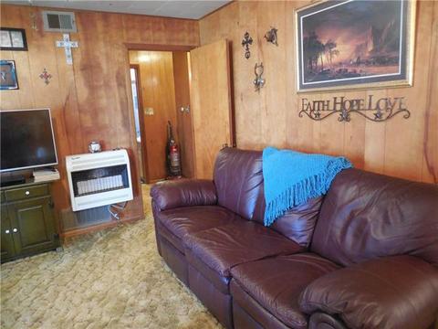 913 N Main St, Ector, TX 75439 photo 4